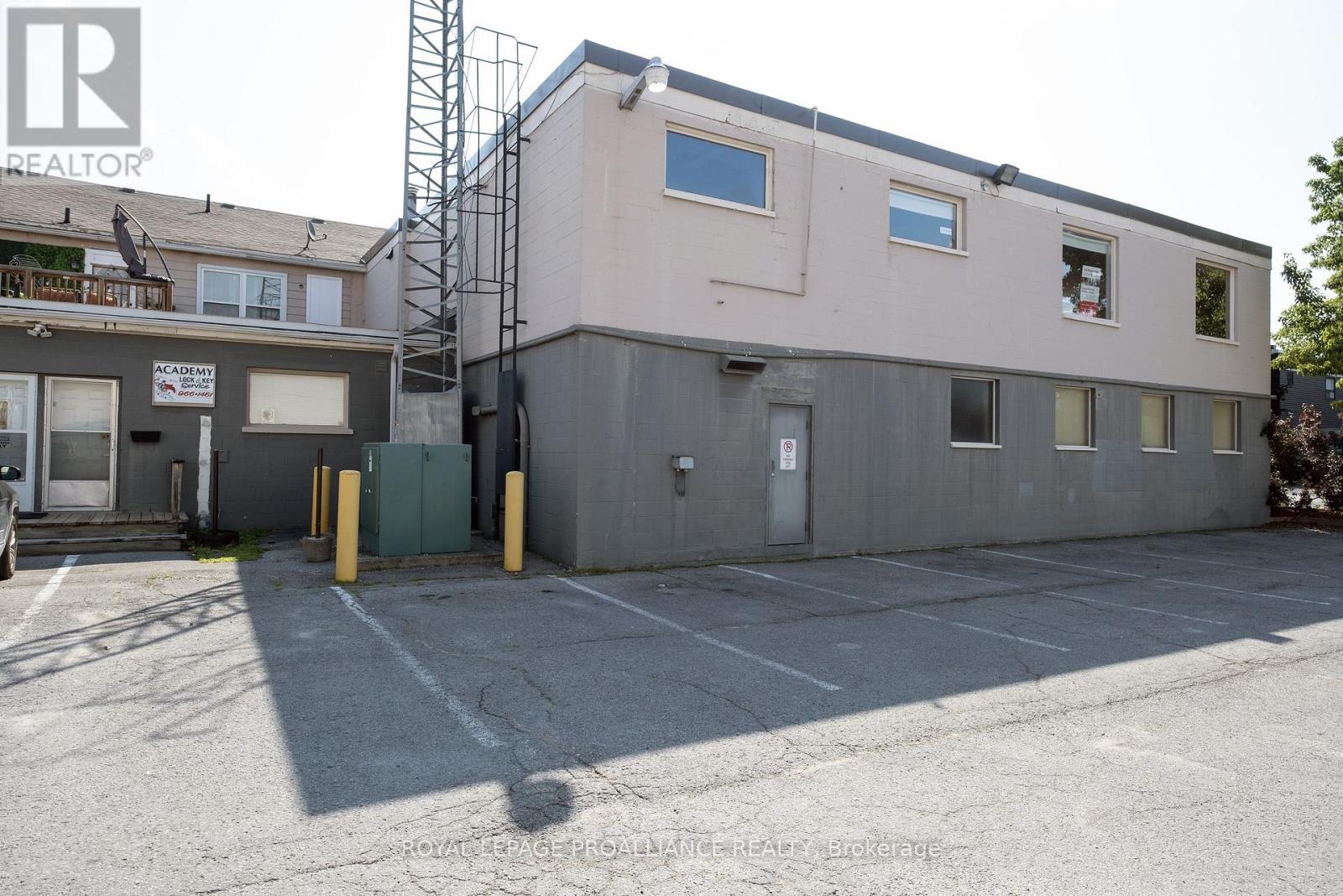 B - 354 Pinnacle Street, Belleville, Ontario  K8N 3B4 - Photo 24 - X12333063