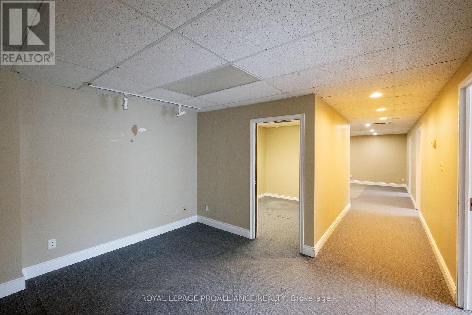 B - 354 Pinnacle Street, Belleville, Ontario  K8N 3B4 - Photo 4 - X12333063