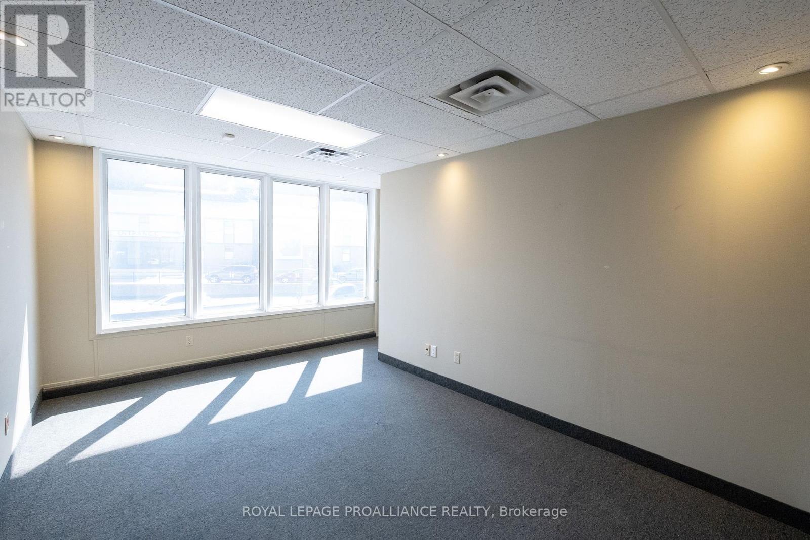 B - 354 Pinnacle Street, Belleville, Ontario  K8N 3B4 - Photo 7 - X12333063