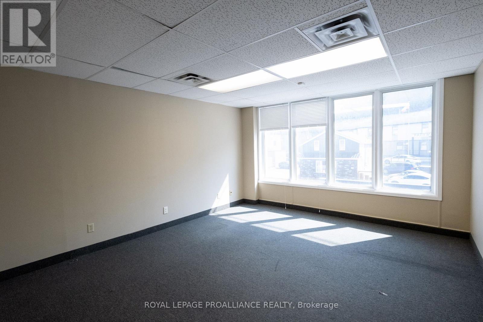 B - 354 Pinnacle Street, Belleville, Ontario  K8N 3B4 - Photo 8 - X12333063