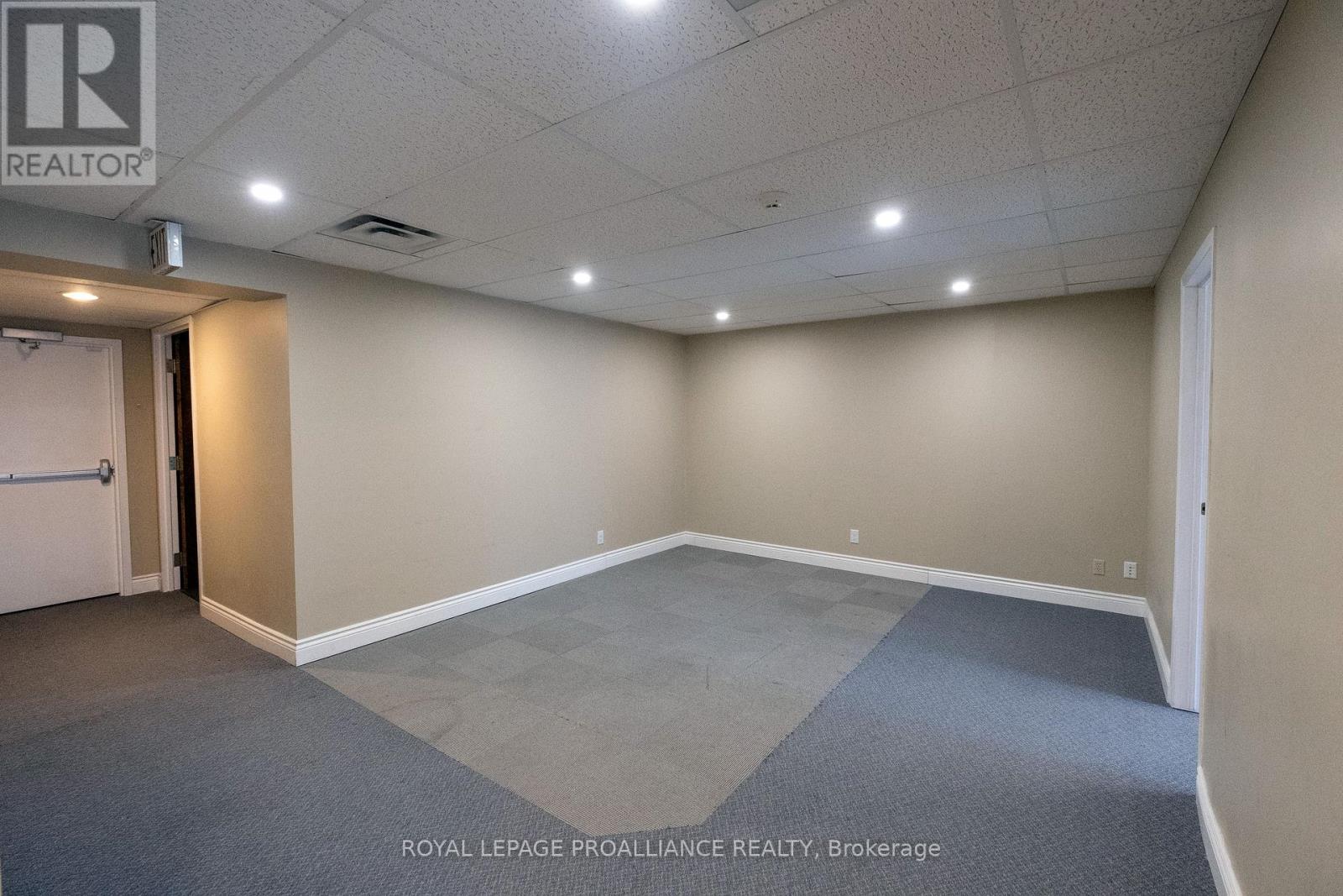 B - 354 Pinnacle Street, Belleville, Ontario  K8N 3B4 - Photo 9 - X12333063