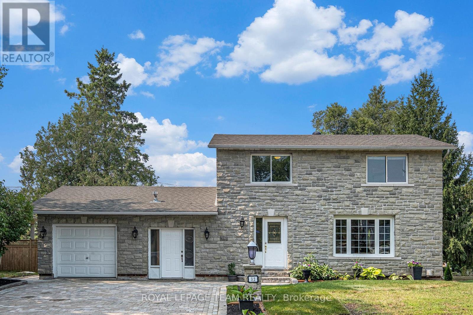 32 BUTTERWICK STREET, Ottawa, Ontario