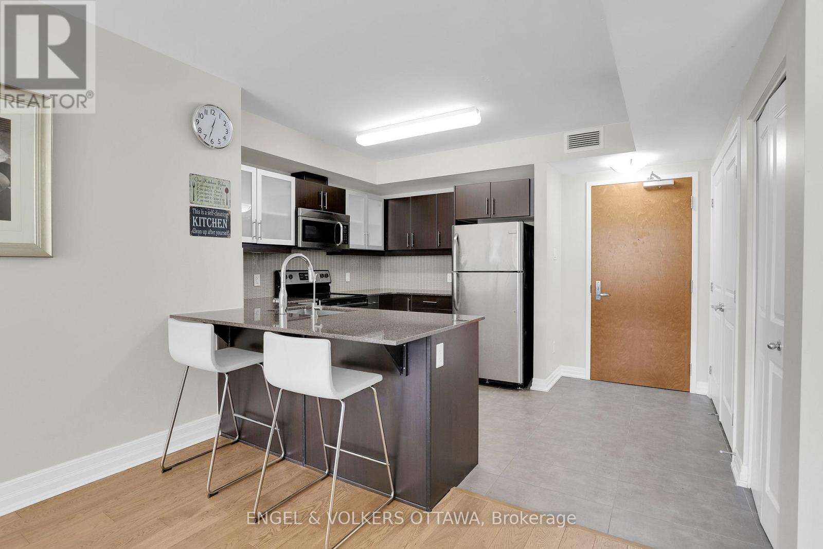 202 - 195 Besserer Street, Ottawa, Ontario  K1N 0B6 - Photo 10 - X12333034