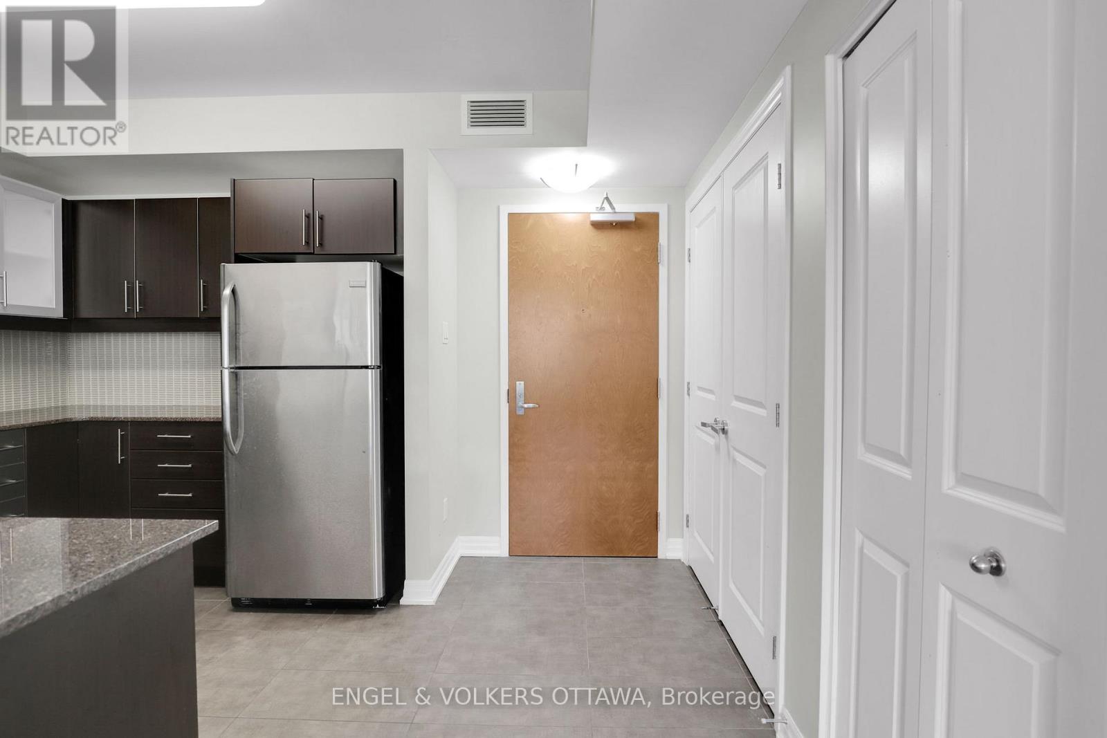 202 - 195 Besserer Street, Ottawa, Ontario  K1N 0B6 - Photo 6 - X12333034