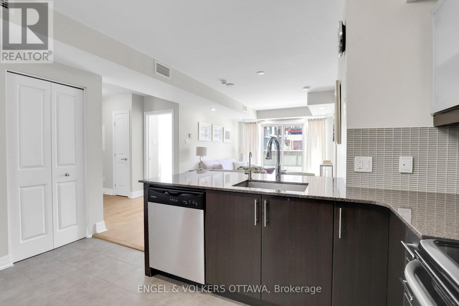 202 - 195 Besserer Street, Ottawa, Ontario  K1N 0B6 - Photo 9 - X12333034