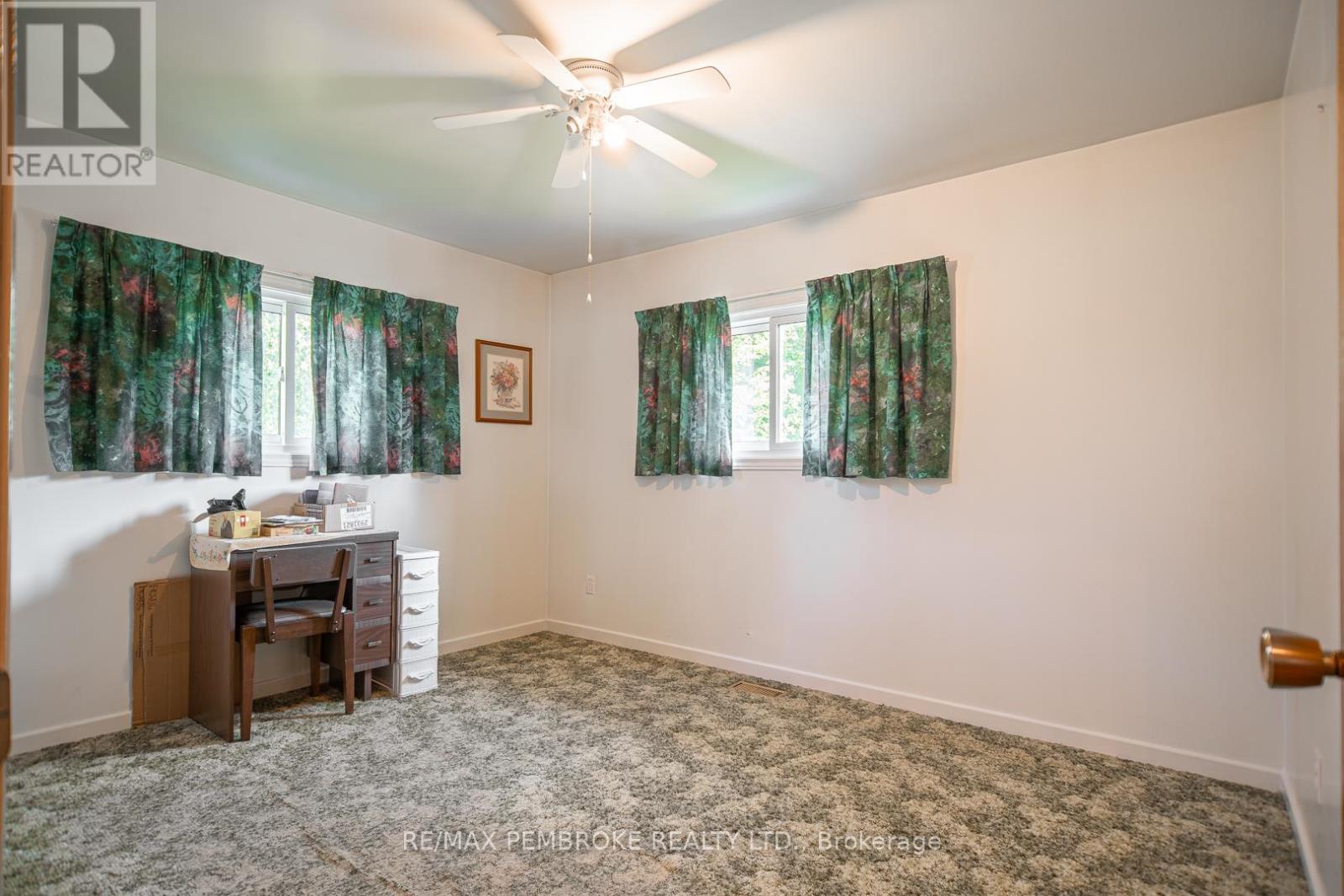 187 Sandy Beach Road, Laurentian Valley, Ontario  K8A 6W8 - Photo 14 - X12333052