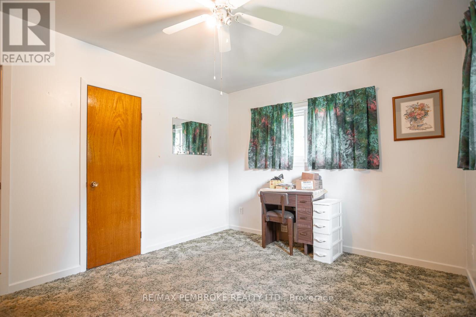 187 Sandy Beach Road, Laurentian Valley, Ontario  K8A 6W8 - Photo 15 - X12333052