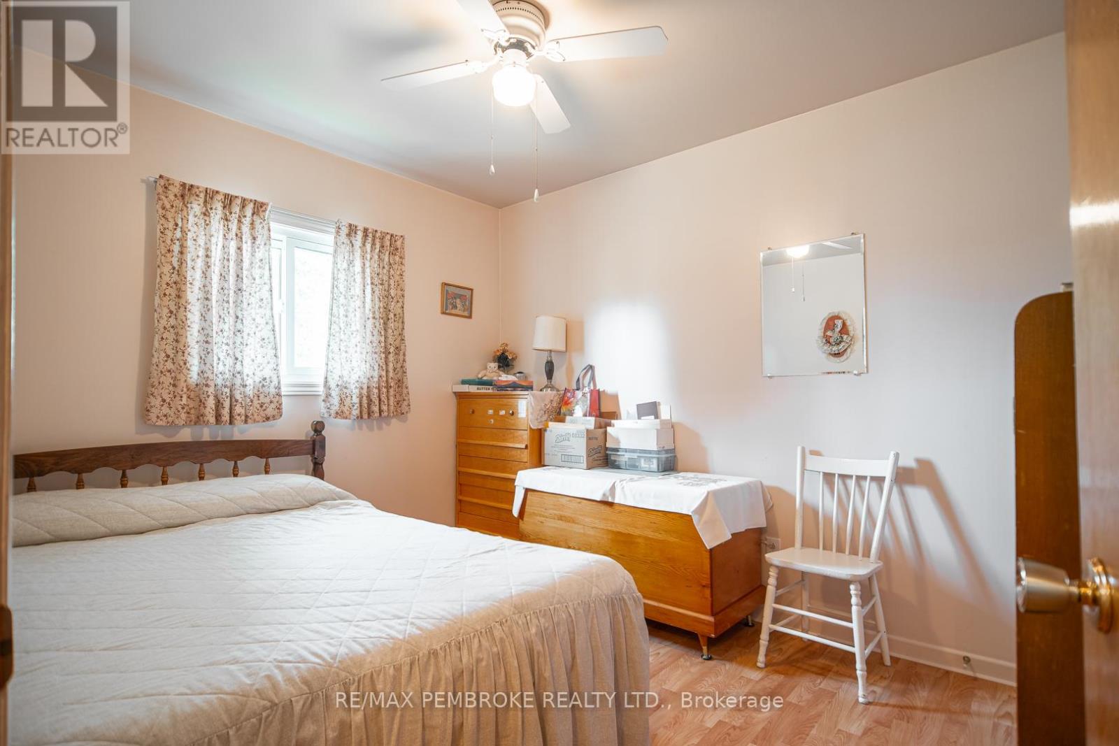 187 Sandy Beach Road, Laurentian Valley, Ontario  K8A 6W8 - Photo 16 - X12333052