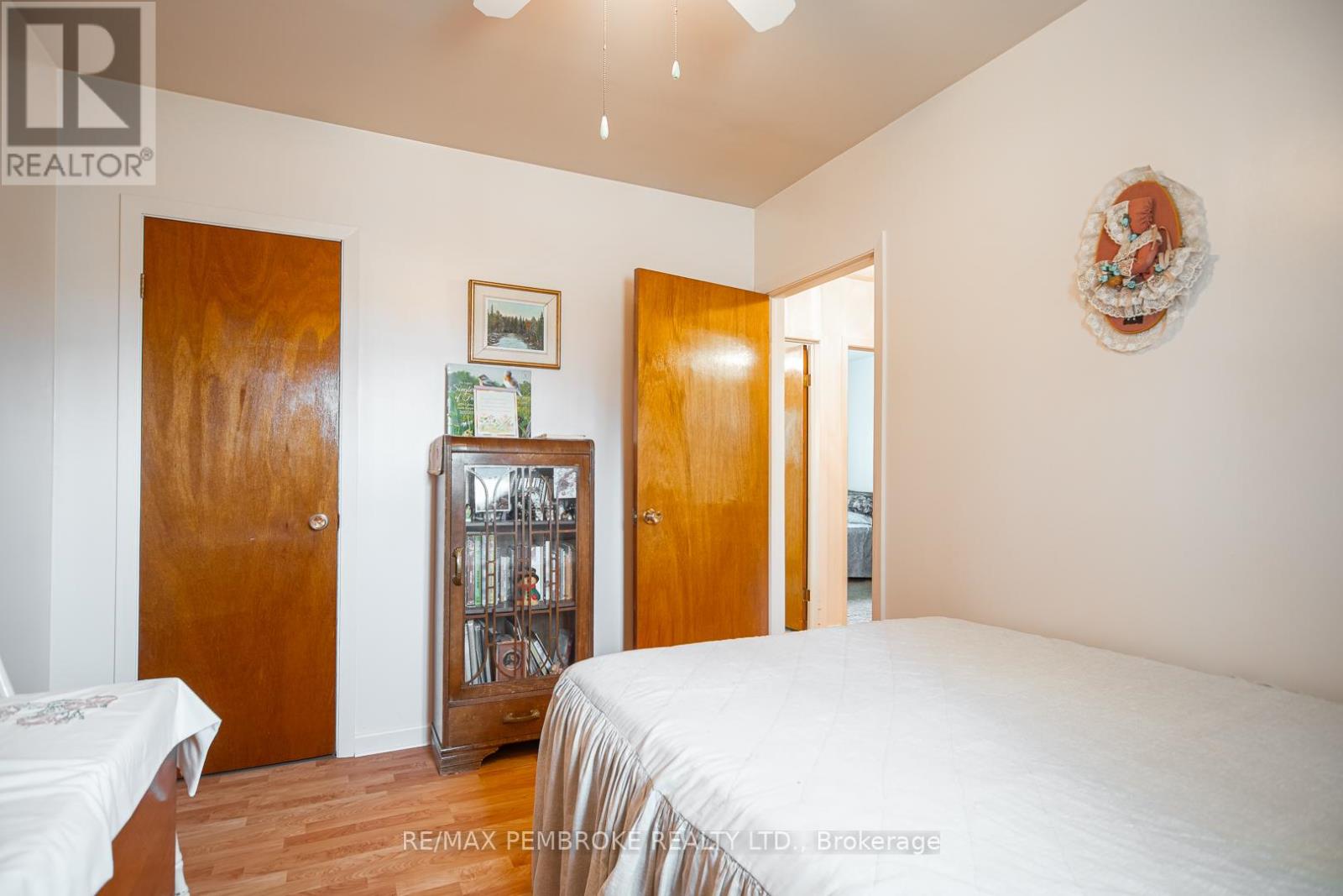 187 Sandy Beach Road, Laurentian Valley, Ontario  K8A 6W8 - Photo 17 - X12333052