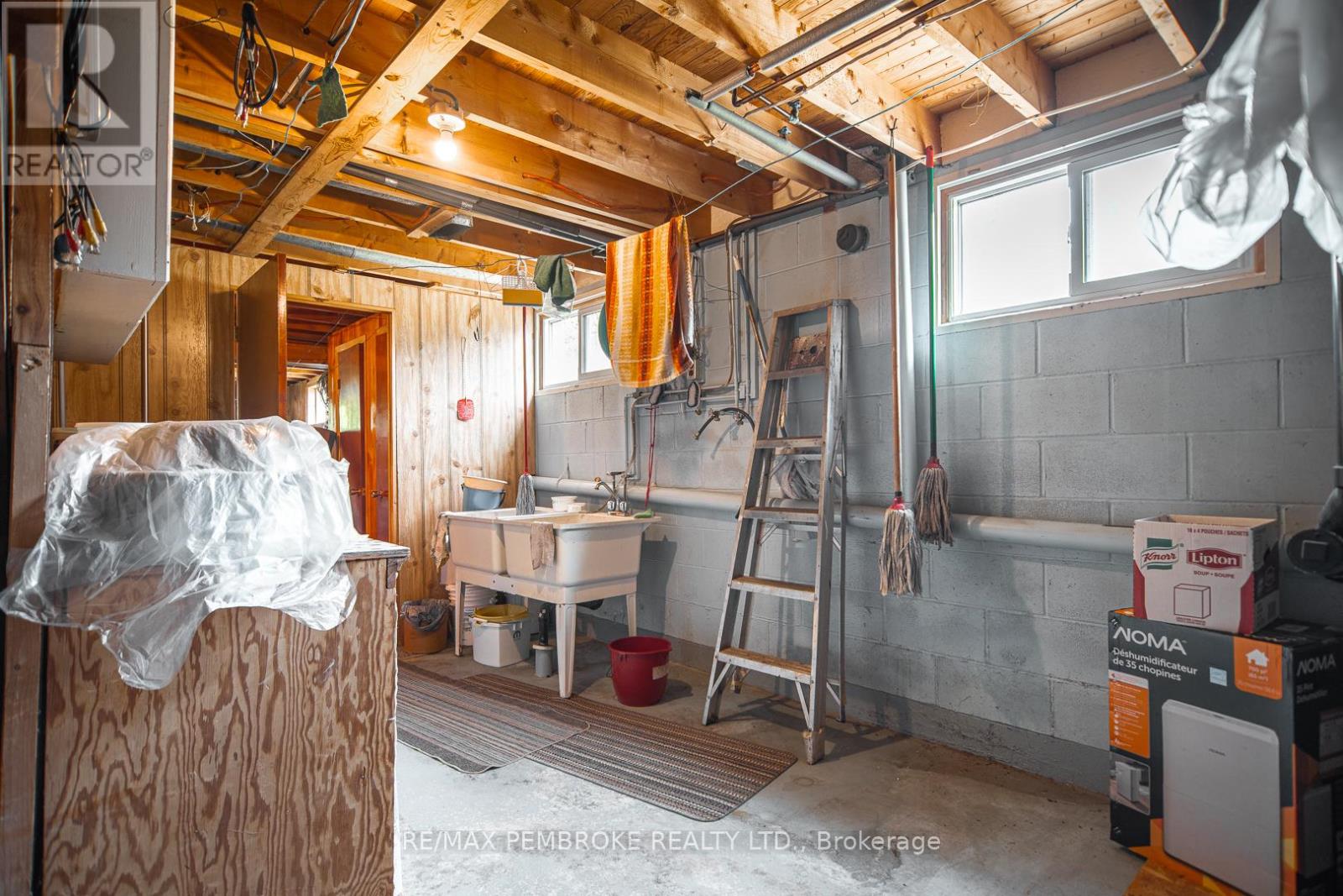 187 Sandy Beach Road, Laurentian Valley, Ontario  K8A 6W8 - Photo 20 - X12333052