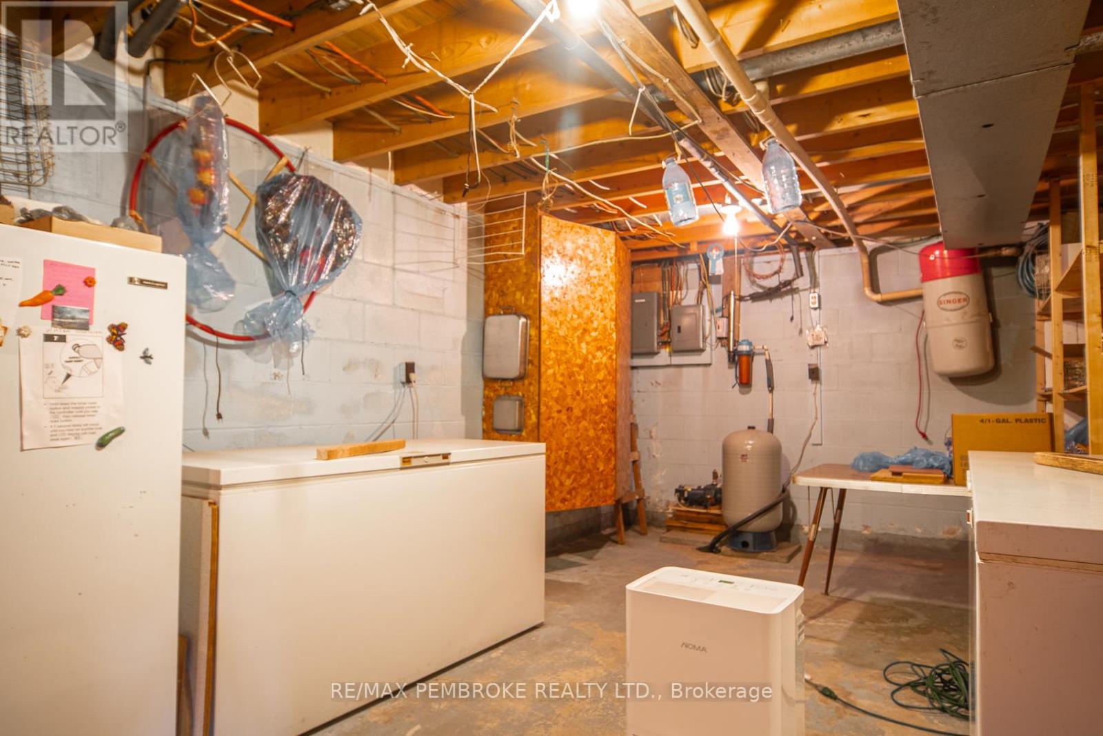 187 Sandy Beach Road, Laurentian Valley, Ontario  K8A 6W8 - Photo 25 - X12333052