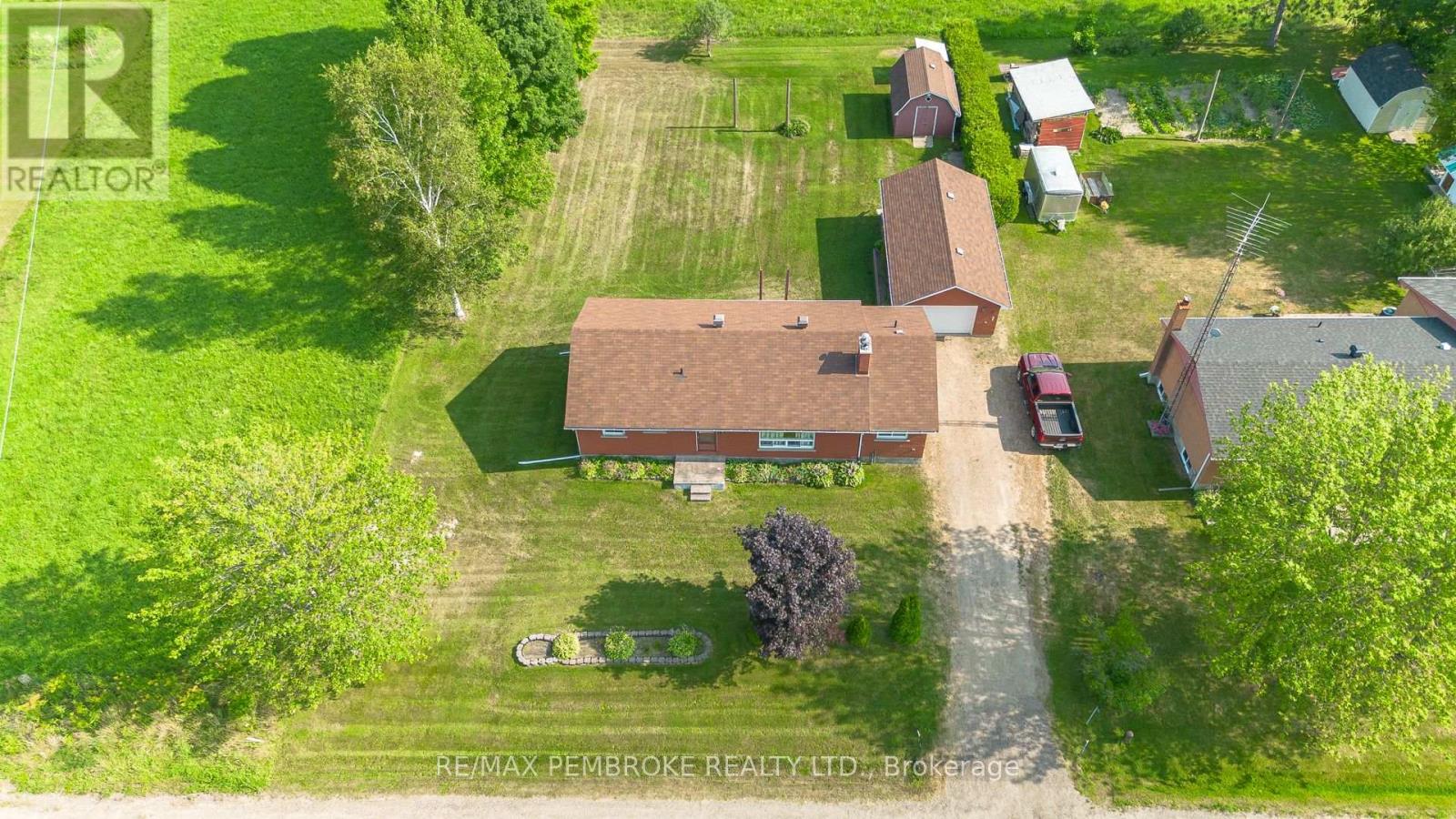 187 Sandy Beach Road, Laurentian Valley, Ontario  K8A 6W8 - Photo 31 - X12333052