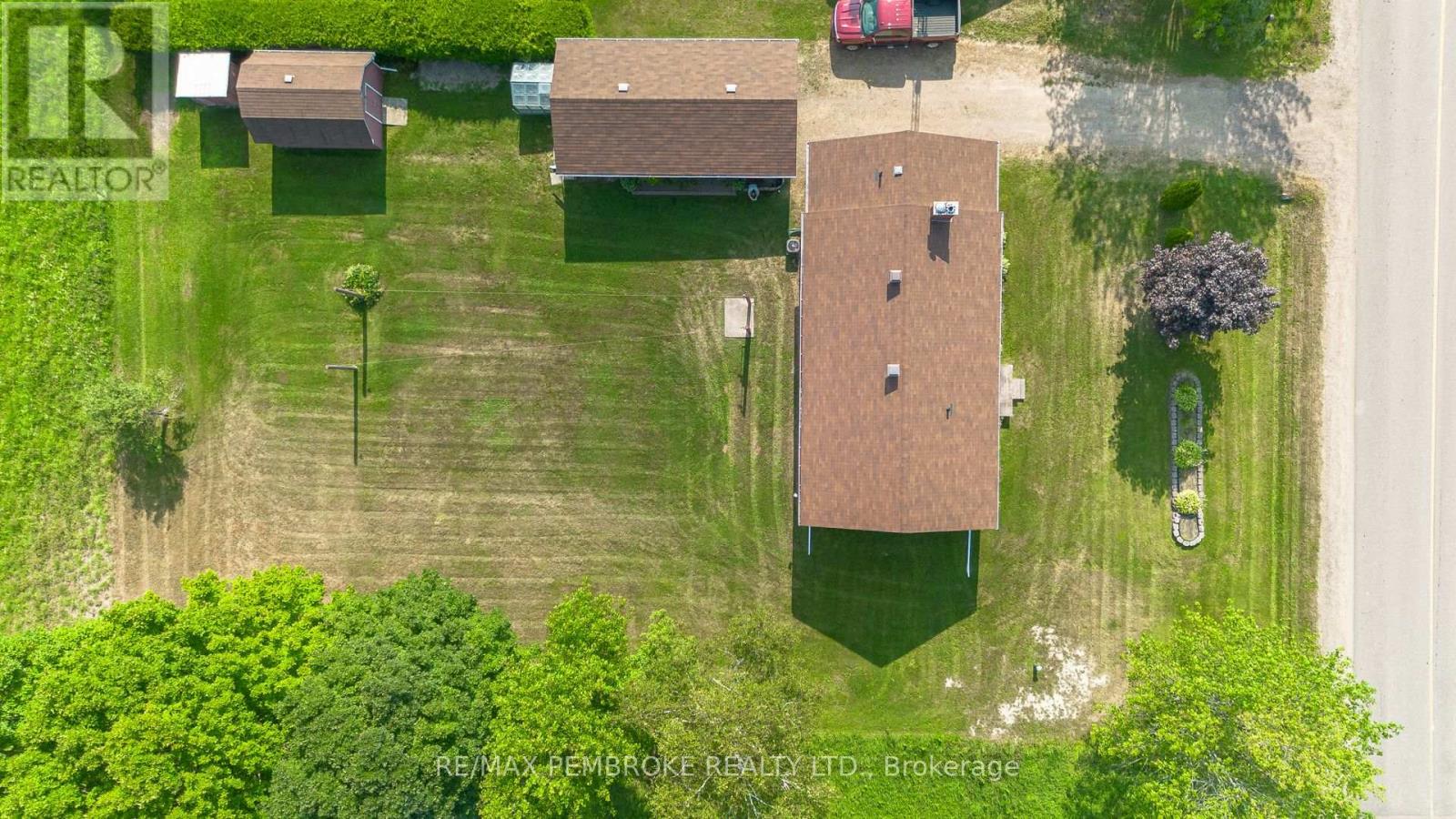 187 Sandy Beach Road, Laurentian Valley, Ontario  K8A 6W8 - Photo 32 - X12333052