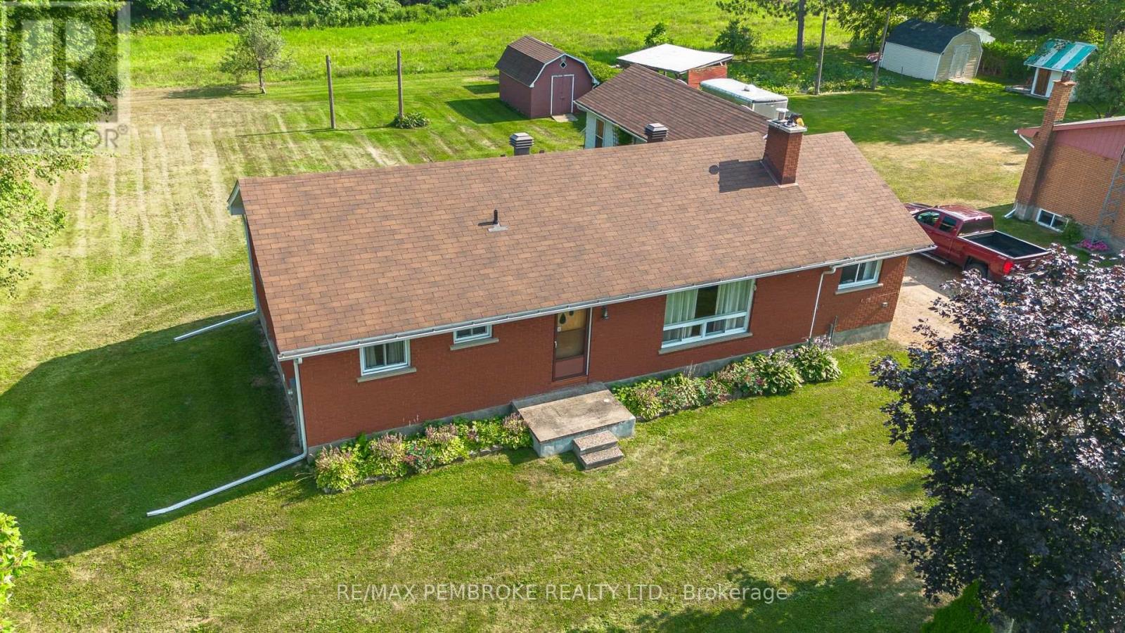 187 Sandy Beach Road, Laurentian Valley, Ontario  K8A 6W8 - Photo 35 - X12333052