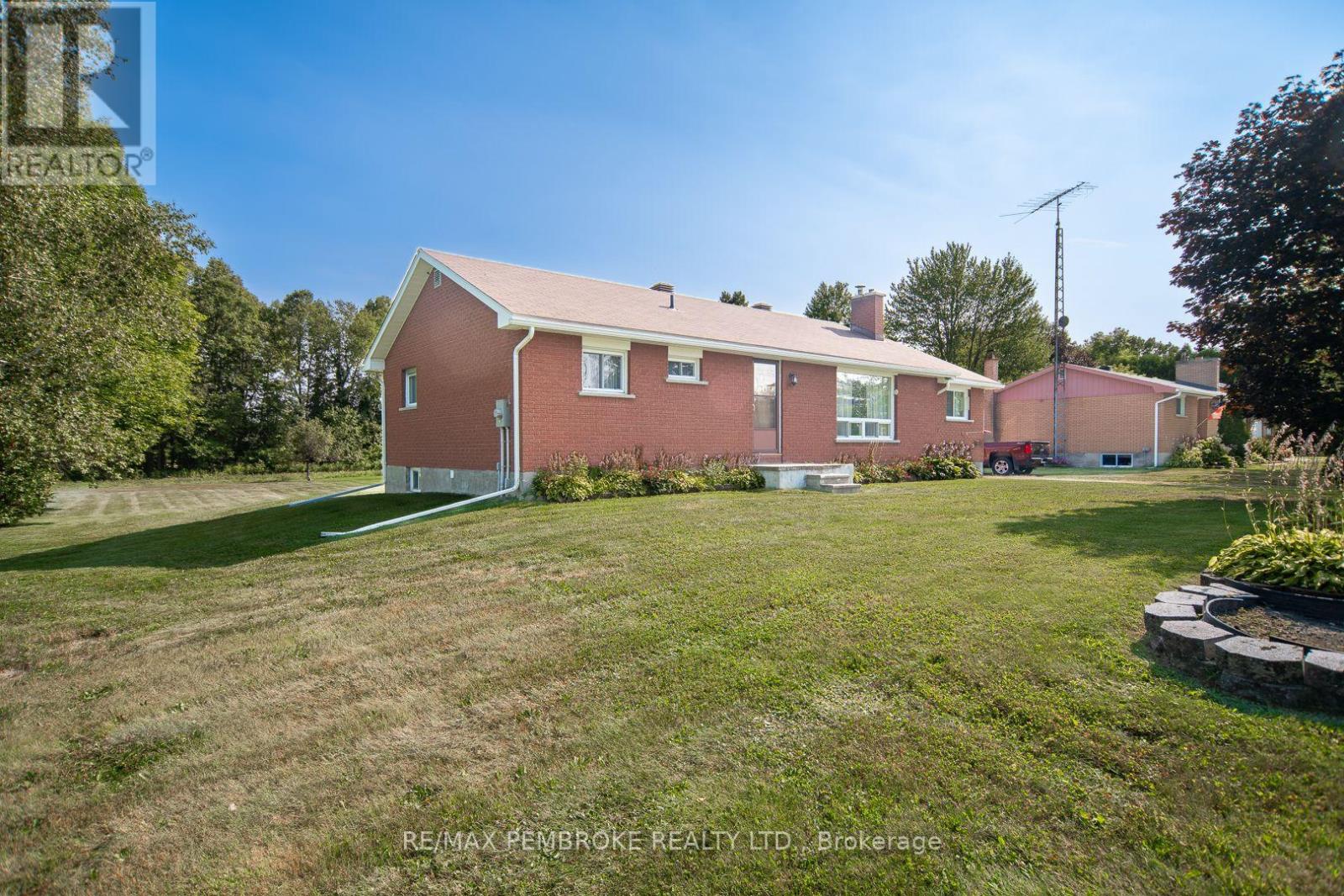 187 Sandy Beach Road, Laurentian Valley, Ontario  K8A 6W8 - Photo 36 - X12333052