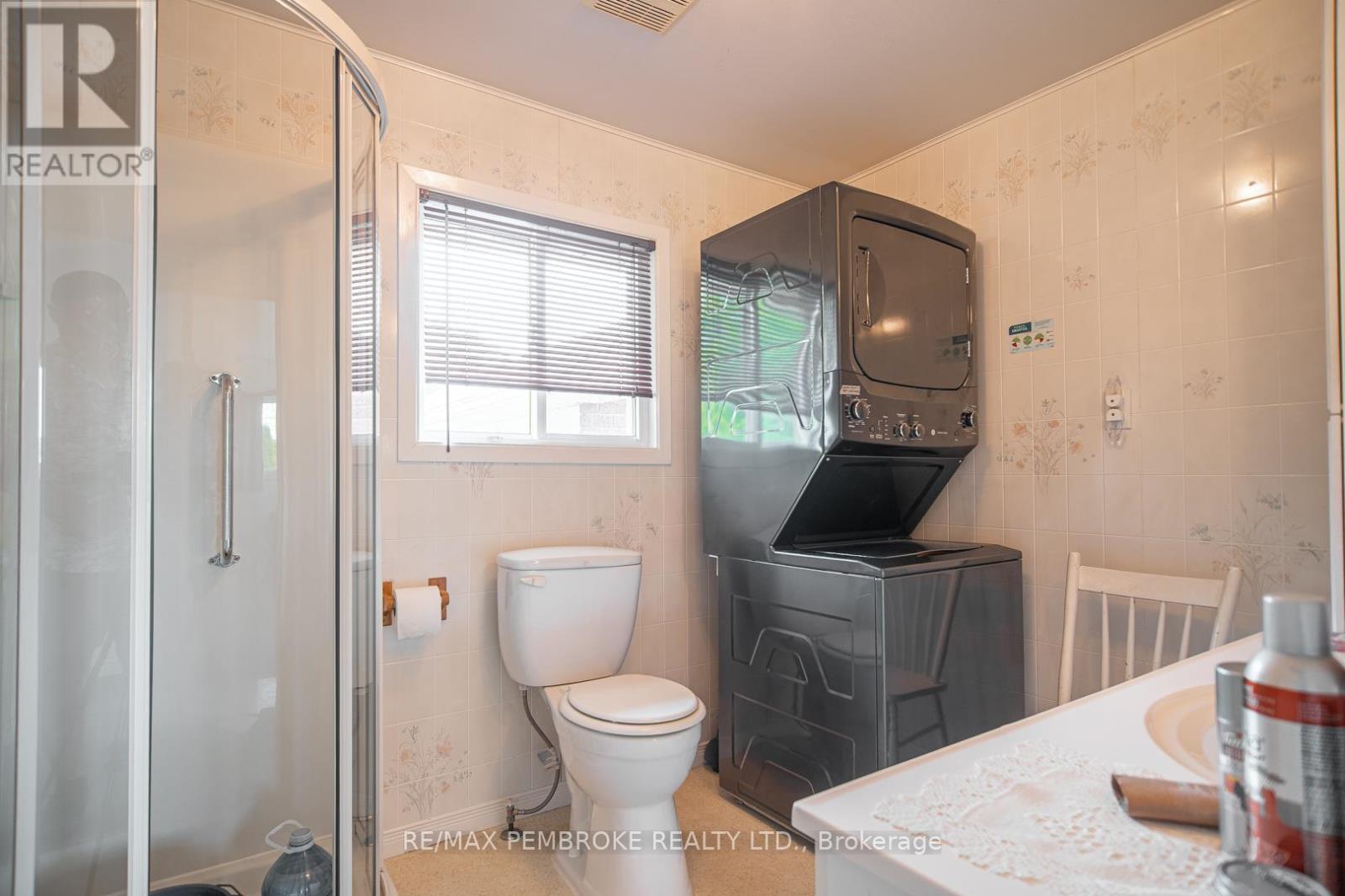 187 Sandy Beach Road, Laurentian Valley, Ontario  K8A 6W8 - Photo 4 - X12333052