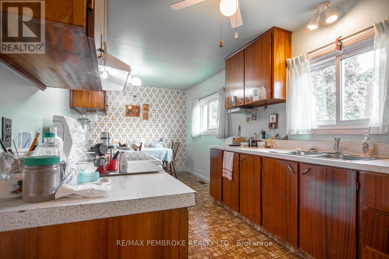 187 Sandy Beach Road, Laurentian Valley, Ontario  K8A 6W8 - Photo 5 - X12333052