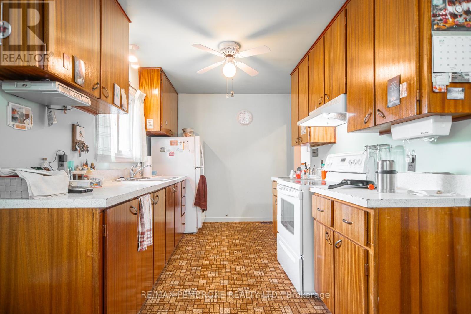 187 Sandy Beach Road, Laurentian Valley, Ontario  K8A 6W8 - Photo 6 - X12333052