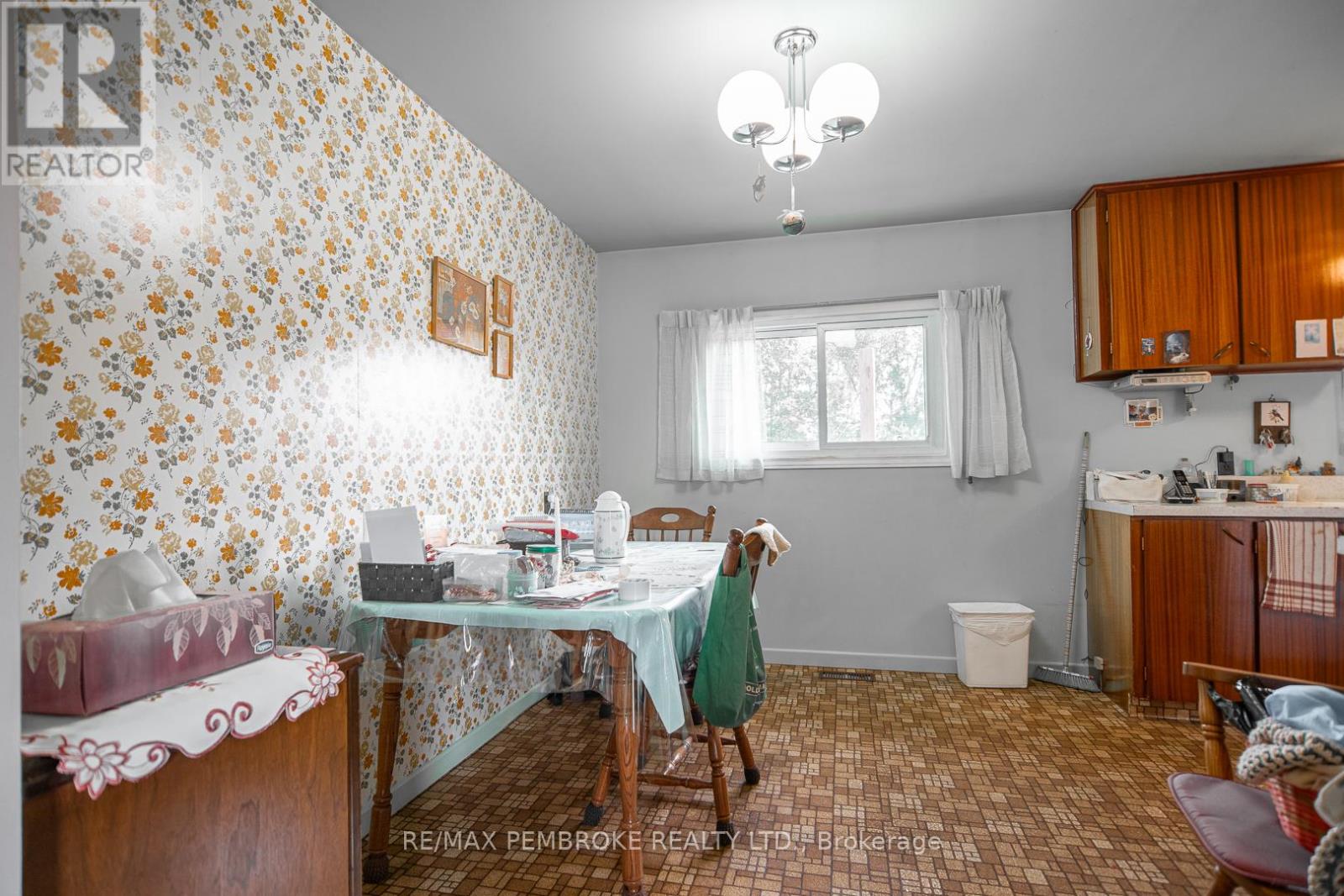 187 Sandy Beach Road, Laurentian Valley, Ontario  K8A 6W8 - Photo 8 - X12333052