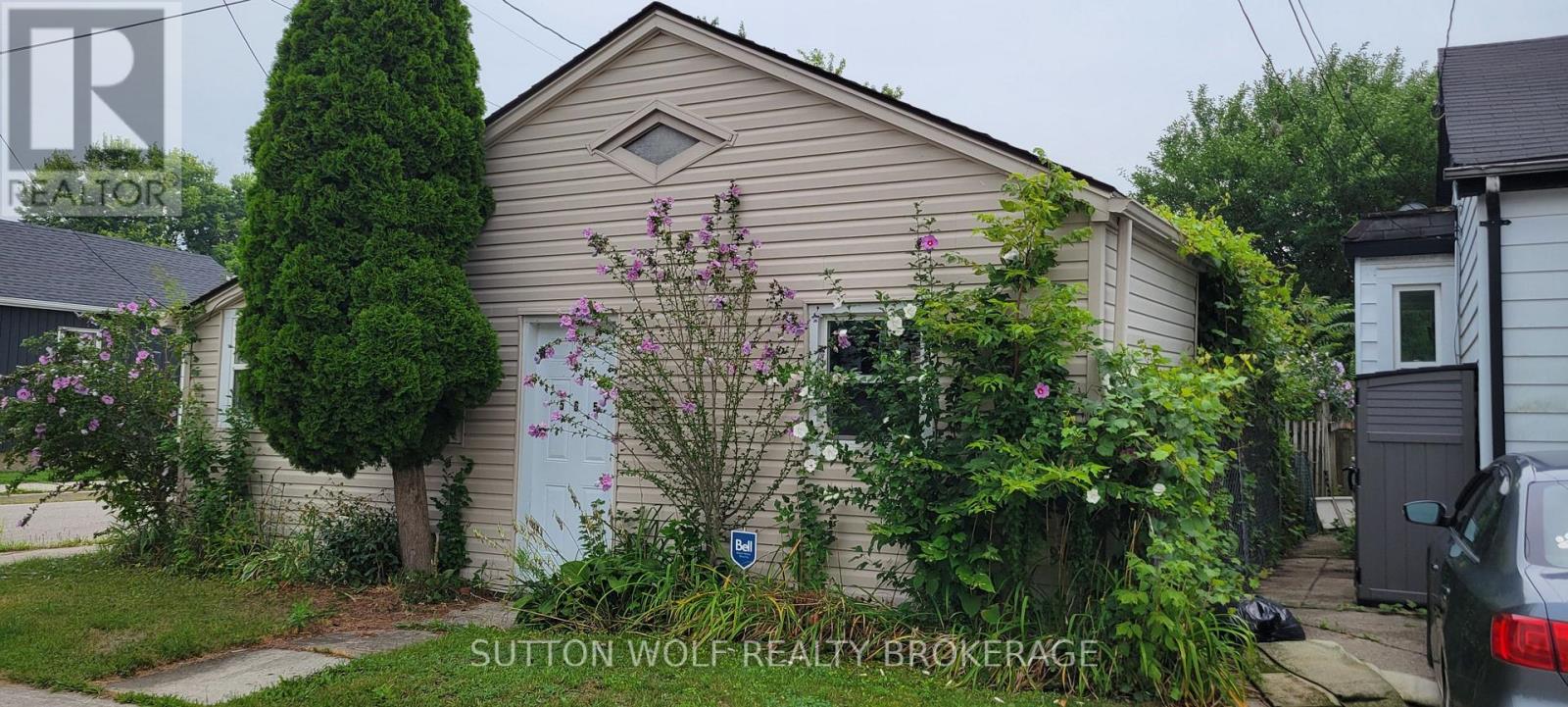 565 South Street S, London East, Ontario  N6B 1C5 - Photo 1 - X12333029