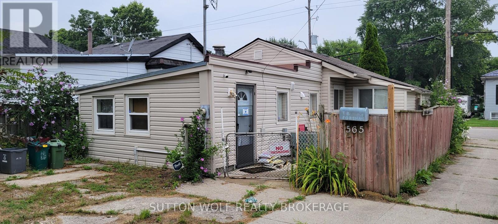565 South Street S, London East, Ontario  N6B 1C5 - Photo 2 - X12333029