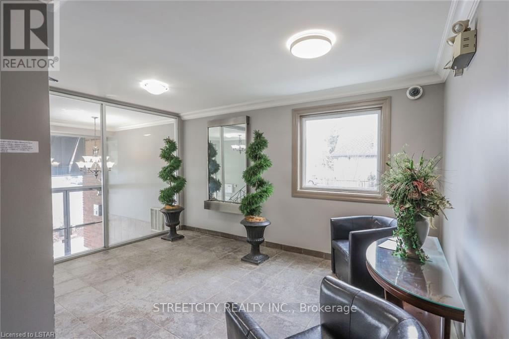 104 - 570 William Street, London East, Ontario  N6B 3E9 - Photo 4 - X12333102