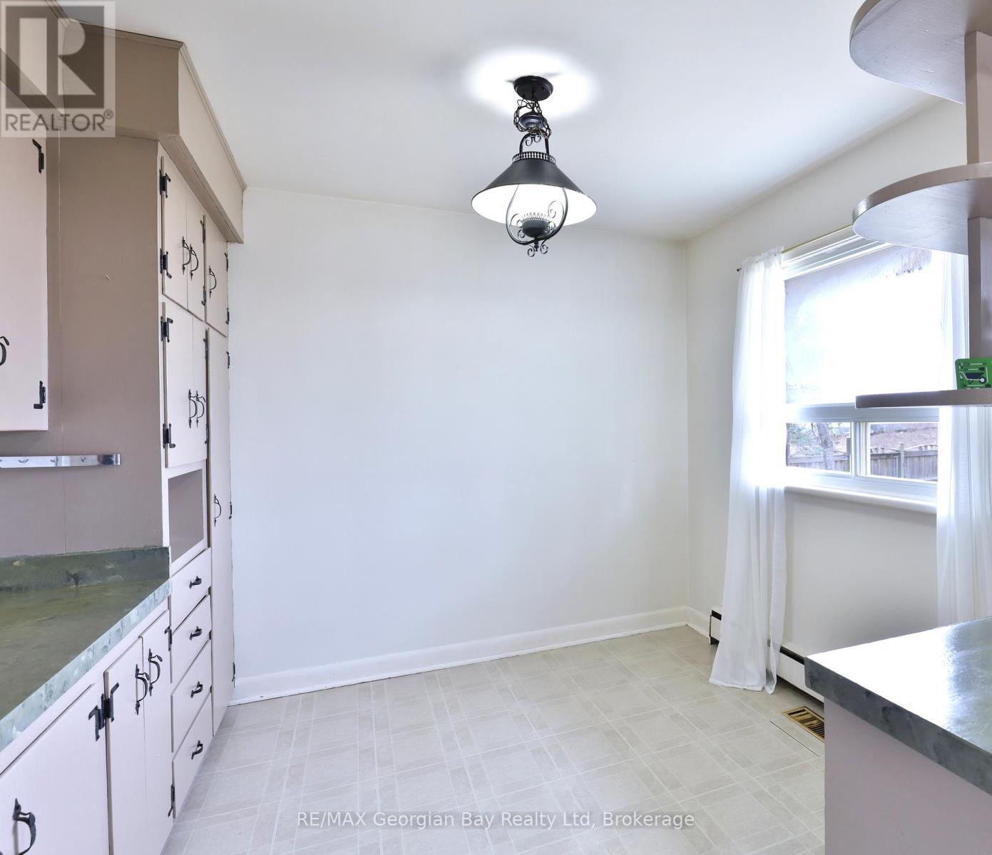 324 Norene Street, Midland, Ontario  L4R 4C2 - Photo 9 - S12333099