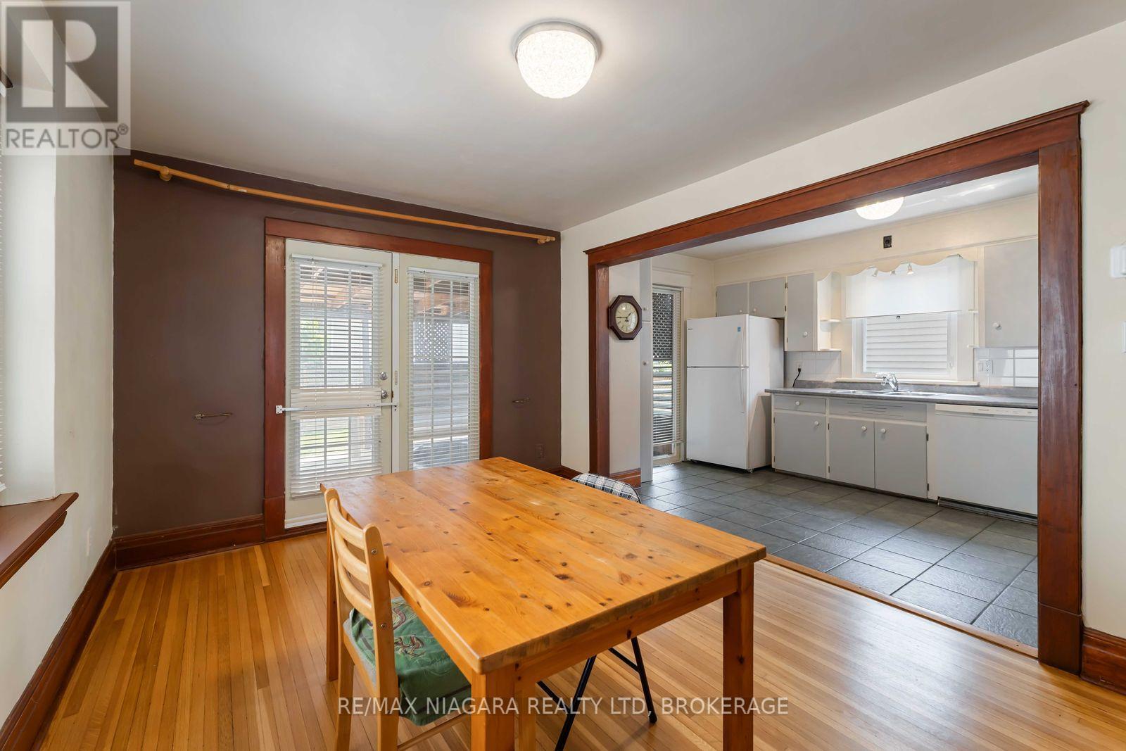 8 Russell Avenue, St. Catharines, Ontario  L2R 1T9 - Photo 18 - X12332991