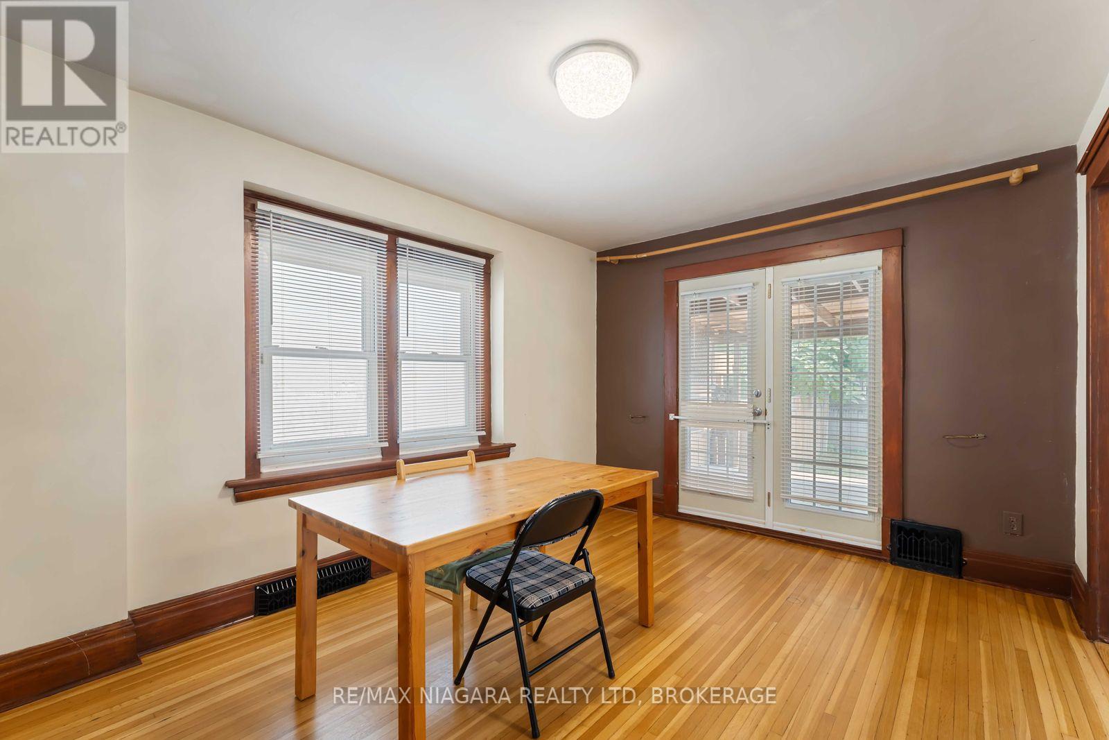 8 Russell Avenue, St. Catharines, Ontario  L2R 1T9 - Photo 20 - X12332991
