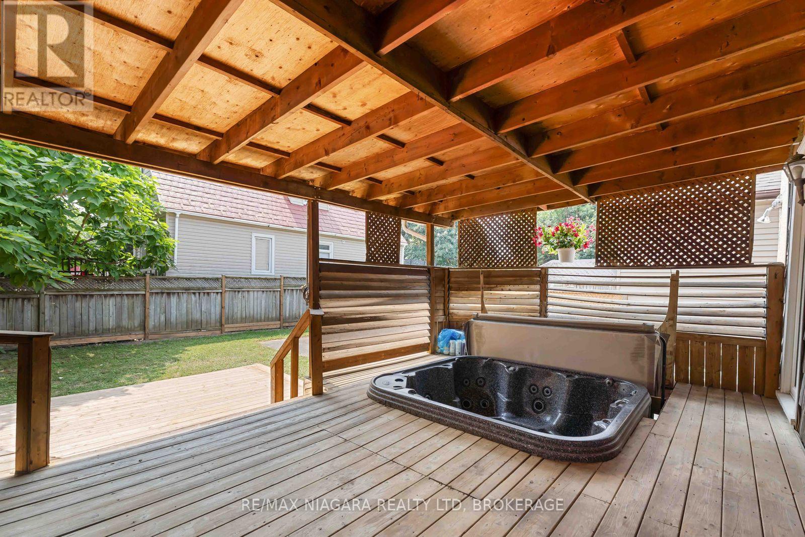 8 Russell Avenue, St. Catharines, Ontario  L2R 1T9 - Photo 31 - X12332991