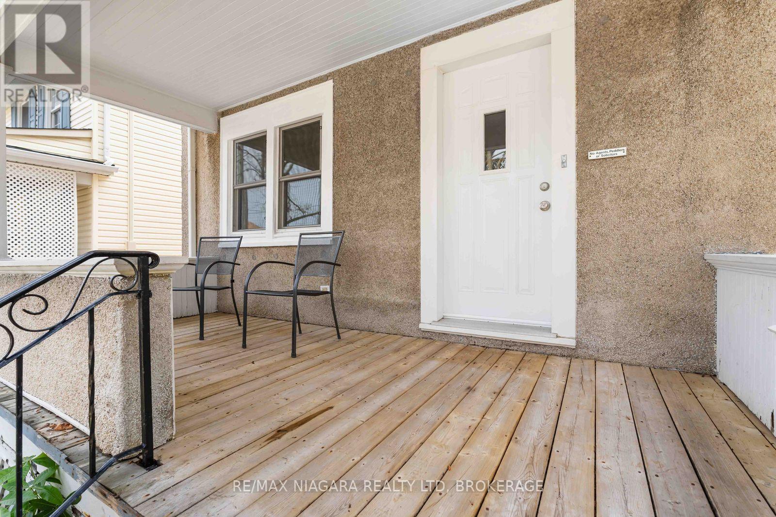 8 Russell Avenue, St. Catharines, Ontario  L2R 1T9 - Photo 4 - X12332991