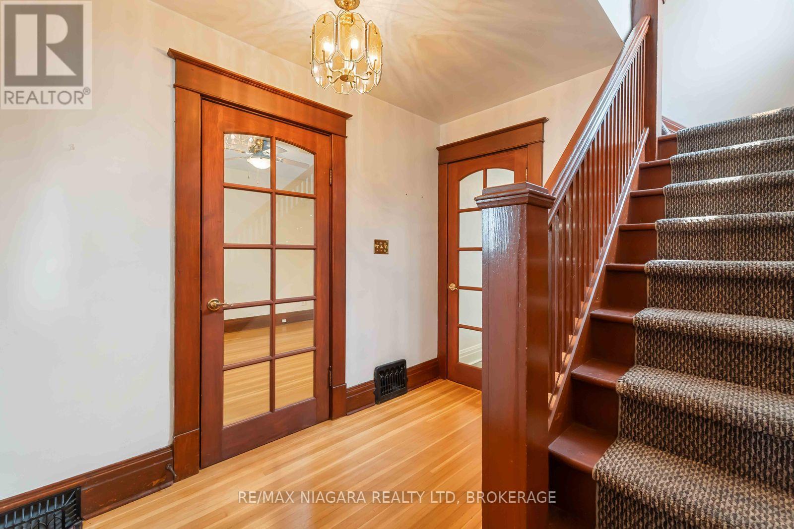 8 Russell Avenue, St. Catharines, Ontario  L2R 1T9 - Photo 7 - X12332991