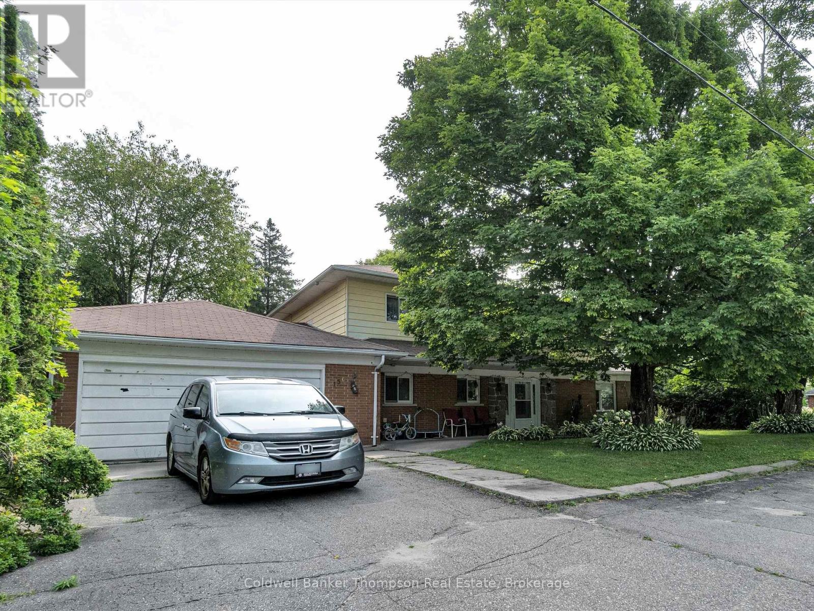 156 Centre Street, Burk's Falls, Ontario  P0A 1C0 - Photo 1 - X12332973