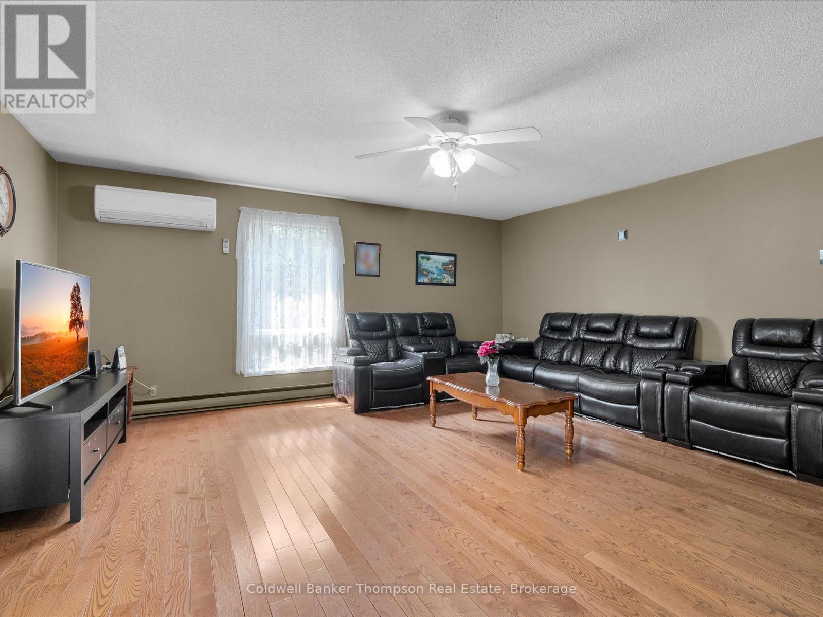 156 Centre Street, Burk's Falls, Ontario  P0A 1C0 - Photo 10 - X12332973