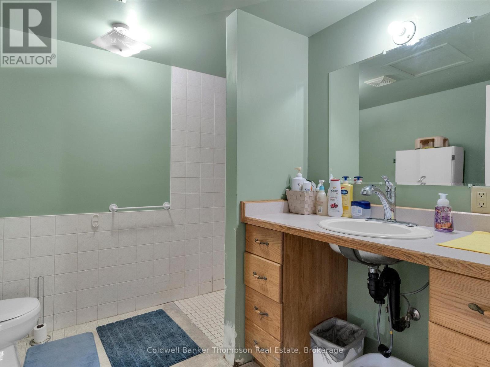 156 Centre Street, Burk's Falls, Ontario  P0A 1C0 - Photo 11 - X12332973
