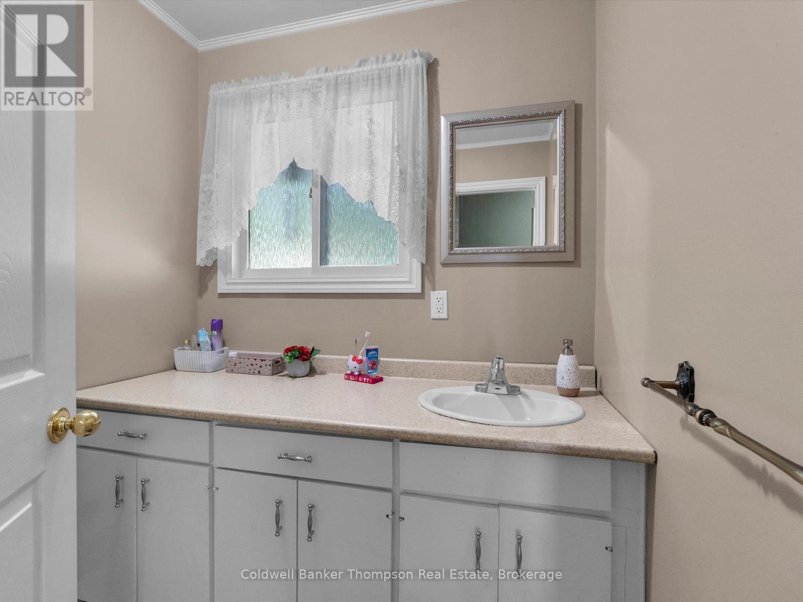 156 Centre Street, Burk's Falls, Ontario  P0A 1C0 - Photo 15 - X12332973