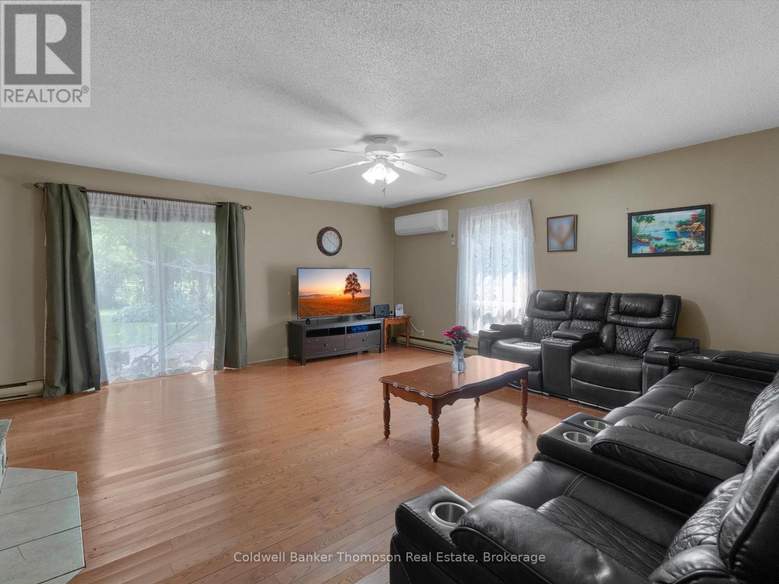 156 Centre Street, Burk's Falls, Ontario  P0A 1C0 - Photo 2 - X12332973