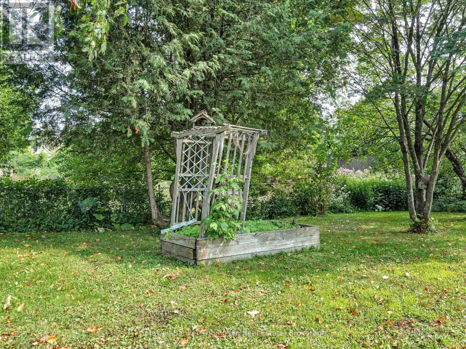 156 Centre Street, Burk's Falls, Ontario  P0A 1C0 - Photo 25 - X12332973