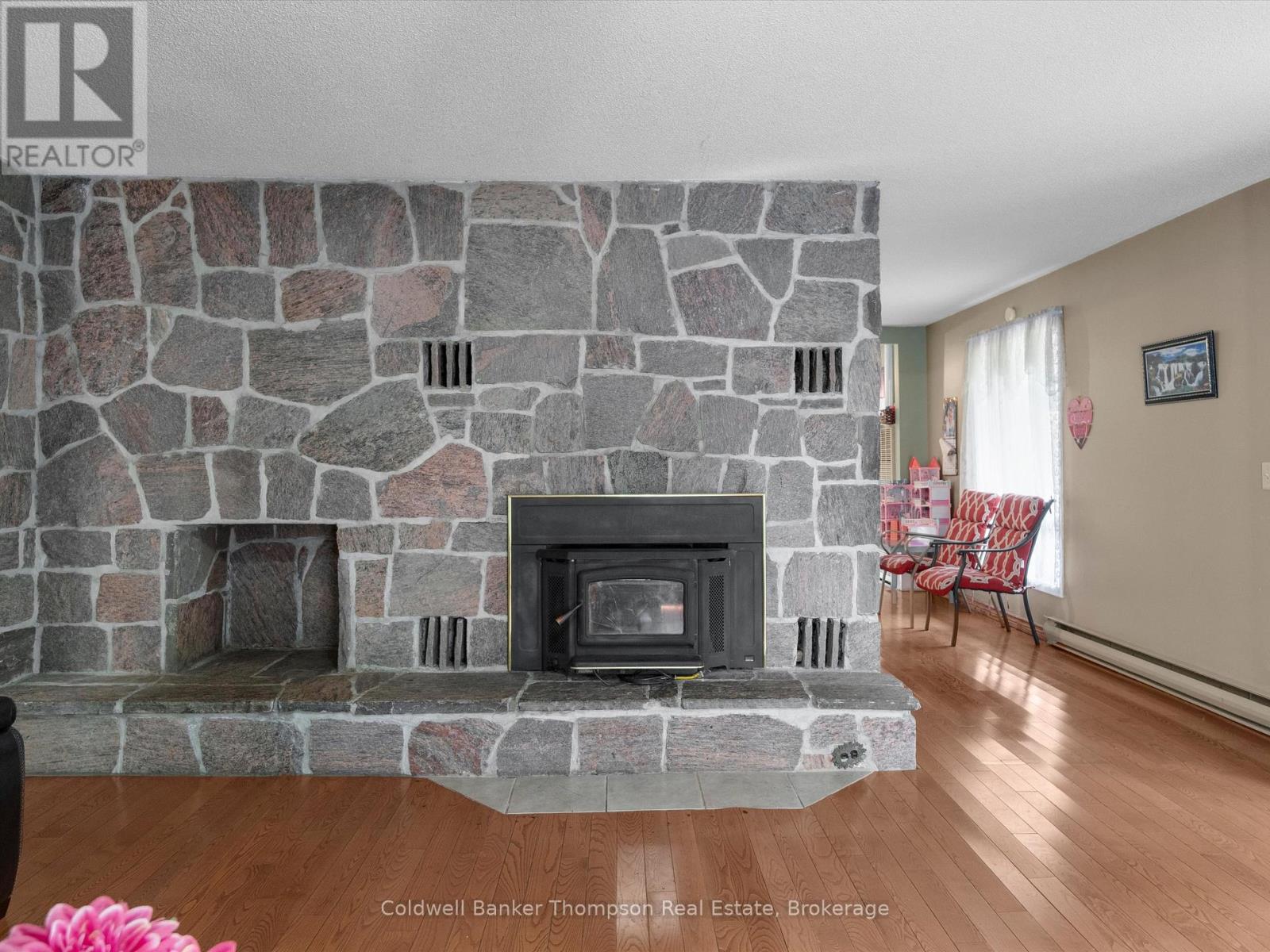 156 Centre Street, Burk's Falls, Ontario  P0A 1C0 - Photo 3 - X12332973