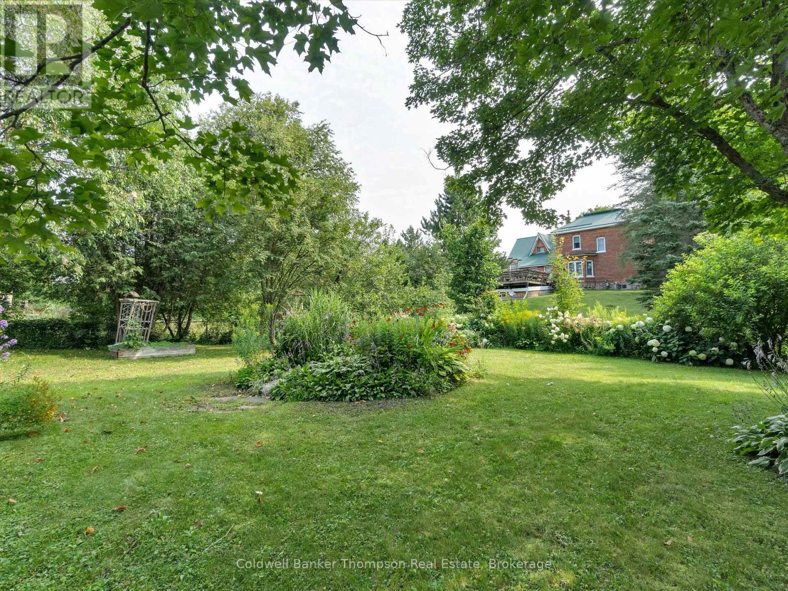 156 Centre Street, Burk's Falls, Ontario  P0A 1C0 - Photo 31 - X12332973
