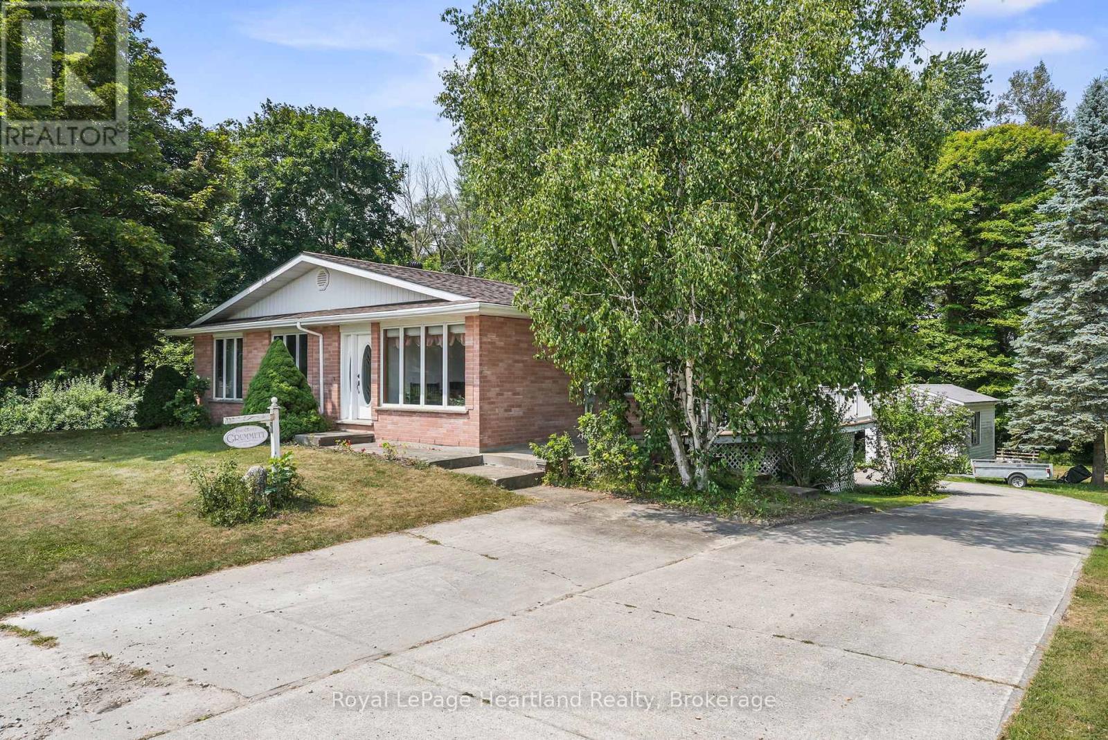 23 Mill Street E, Minto, Ontario  N0G 1M0 - Photo 7 - X12333017