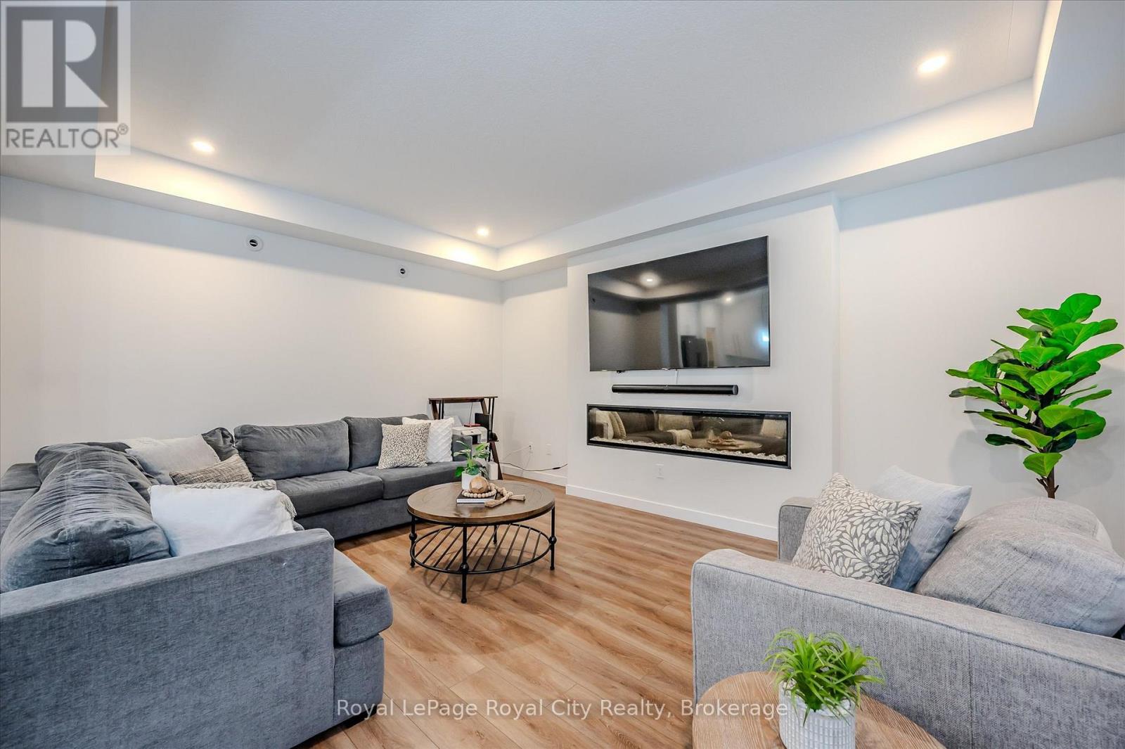 49 Ryder Avenue, Guelph, Ontario  N1G 0H1 - Photo 7 - X12333109