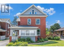 18 QUEEN STREET, Smiths Falls, Ontario