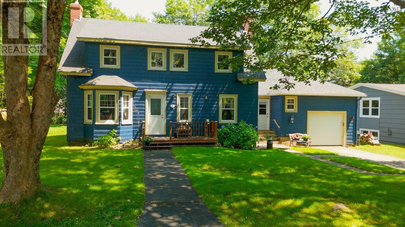 11 Highland Avenue, Yarmouth, Nova Scotia  B5A 2A3 - Photo 1 - 202519252