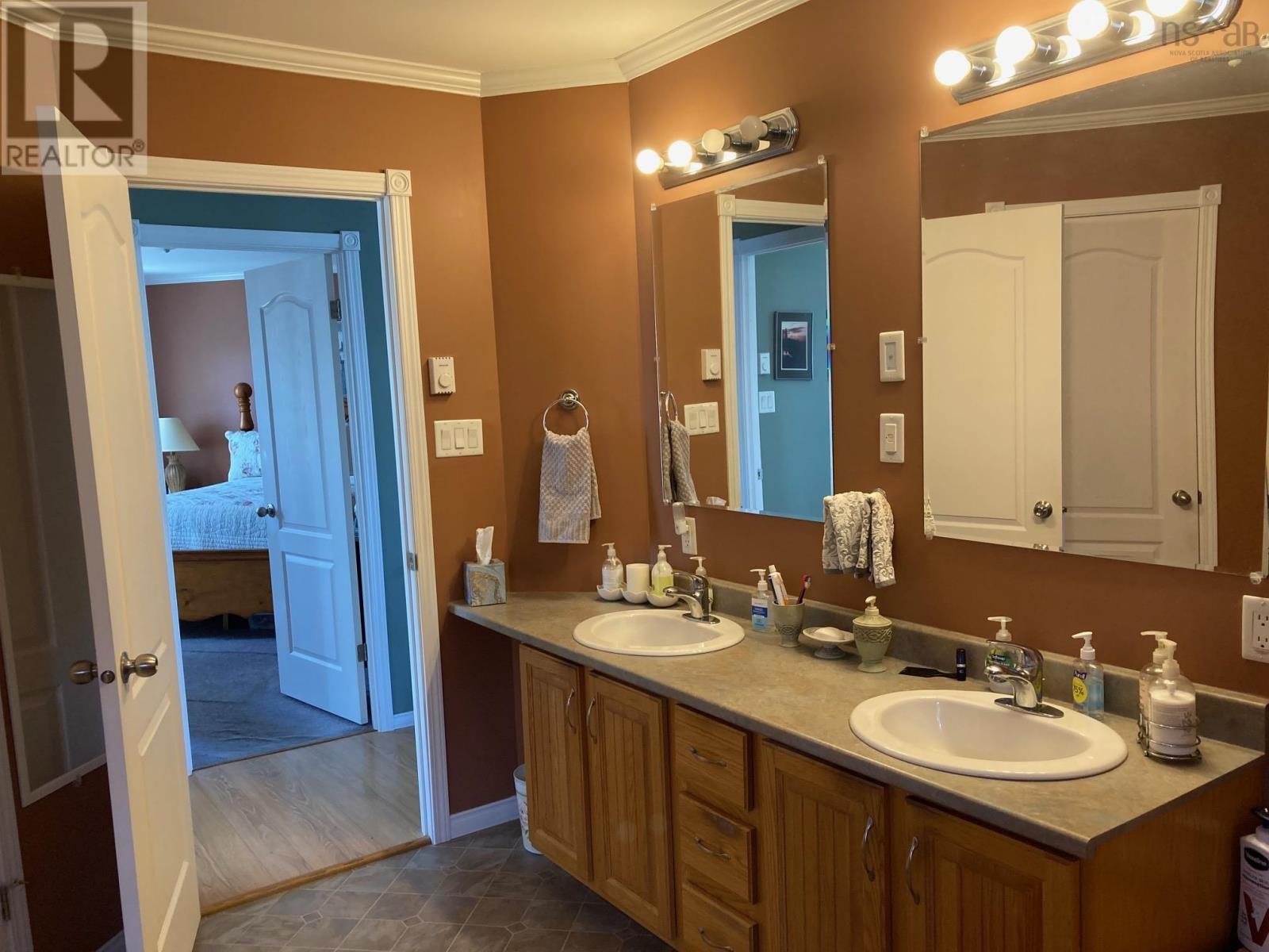 68 Sherbrooke Avenue, Lahave Heights 1, Bridgewater, Nova Scotia  B4V 4E7 - Photo 18 - 202506229