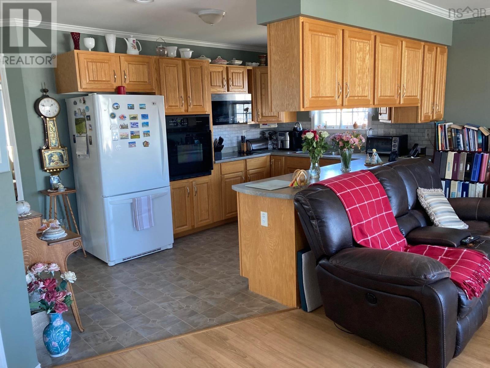 68 Sherbrooke Avenue, Lahave Heights 1, Bridgewater, Nova Scotia  B4V 4E7 - Photo 8 - 202506229