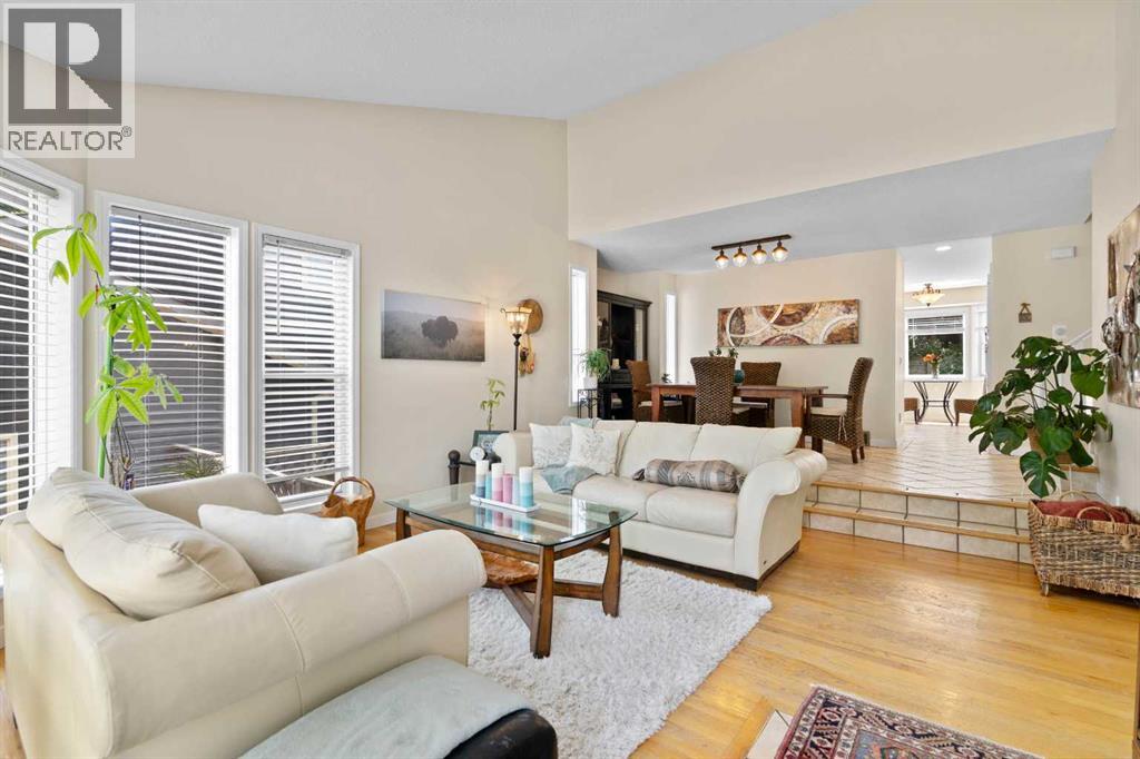 Property at 131 Stratton Crescent SW image 3