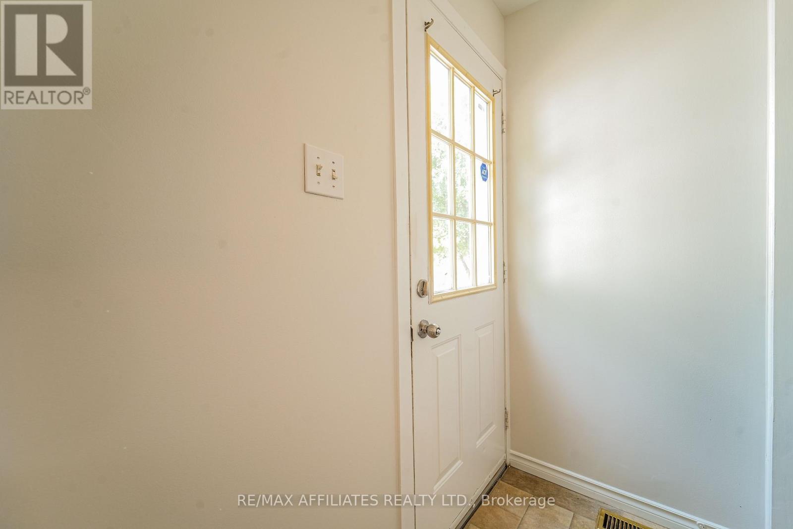 Property at 208 OLD COLONY ROAD E image 5