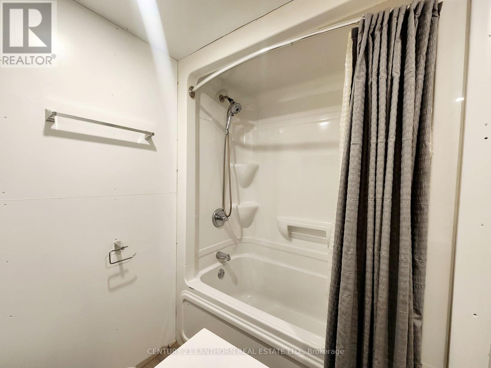 4 - 40 Gotha Street, Quinte West, Ontario K8V 6E1 - Photo 15 - X12333133