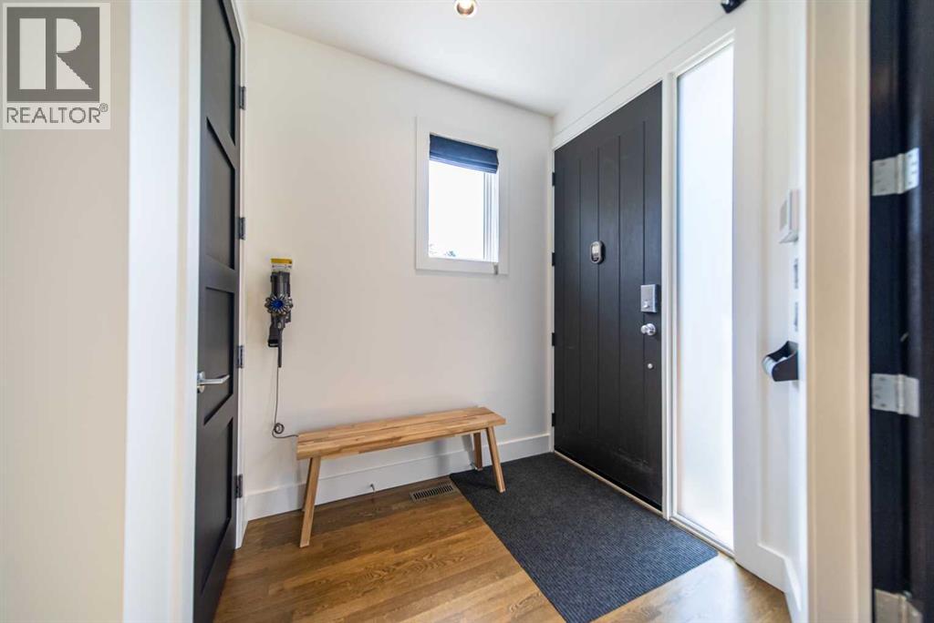 Property at 36 27 Avenue SW image 3